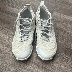 Lebron Witness II basketball shoes size 9.5